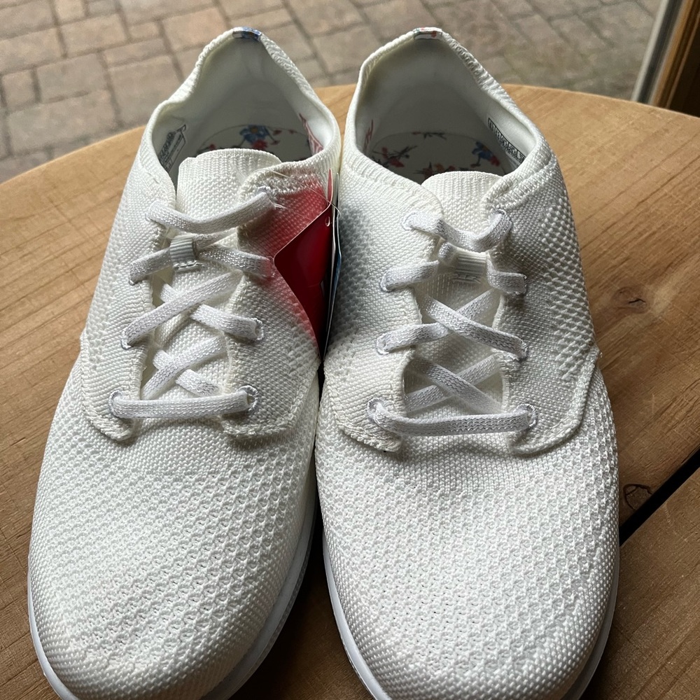 Sketcher’s wide fit sneakers